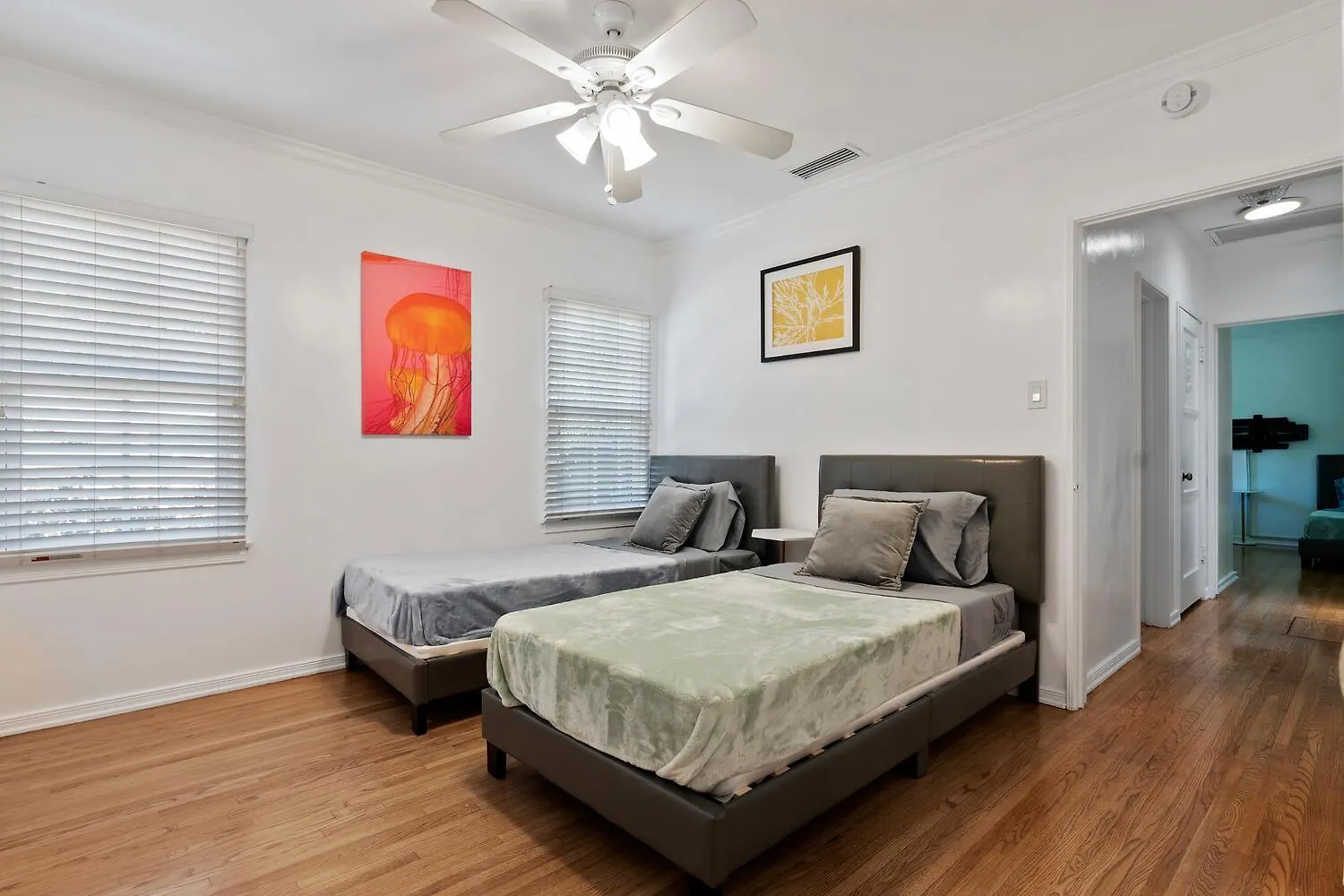 Modern 4Bed 3Bath Villa With Piano Near Universal Studio & Hollywood For 9 Los Angeles