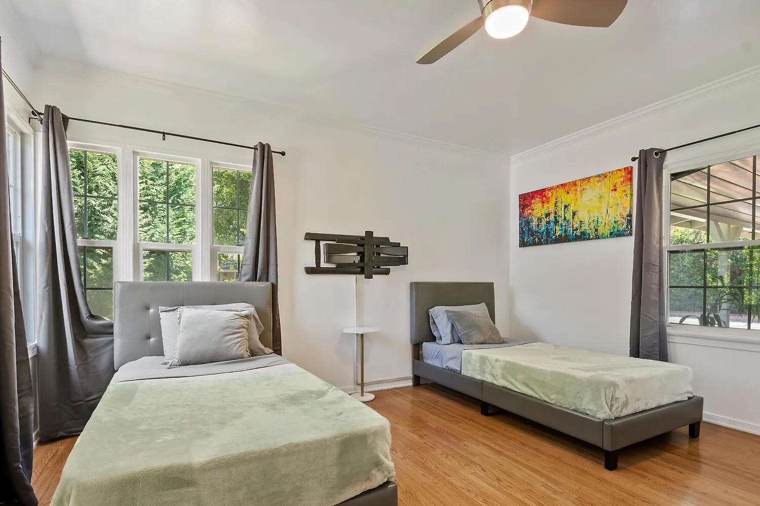 Modern 4Bed 3Bath Villa With Piano Near Universal Studio & Hollywood For 9 Los Angeles