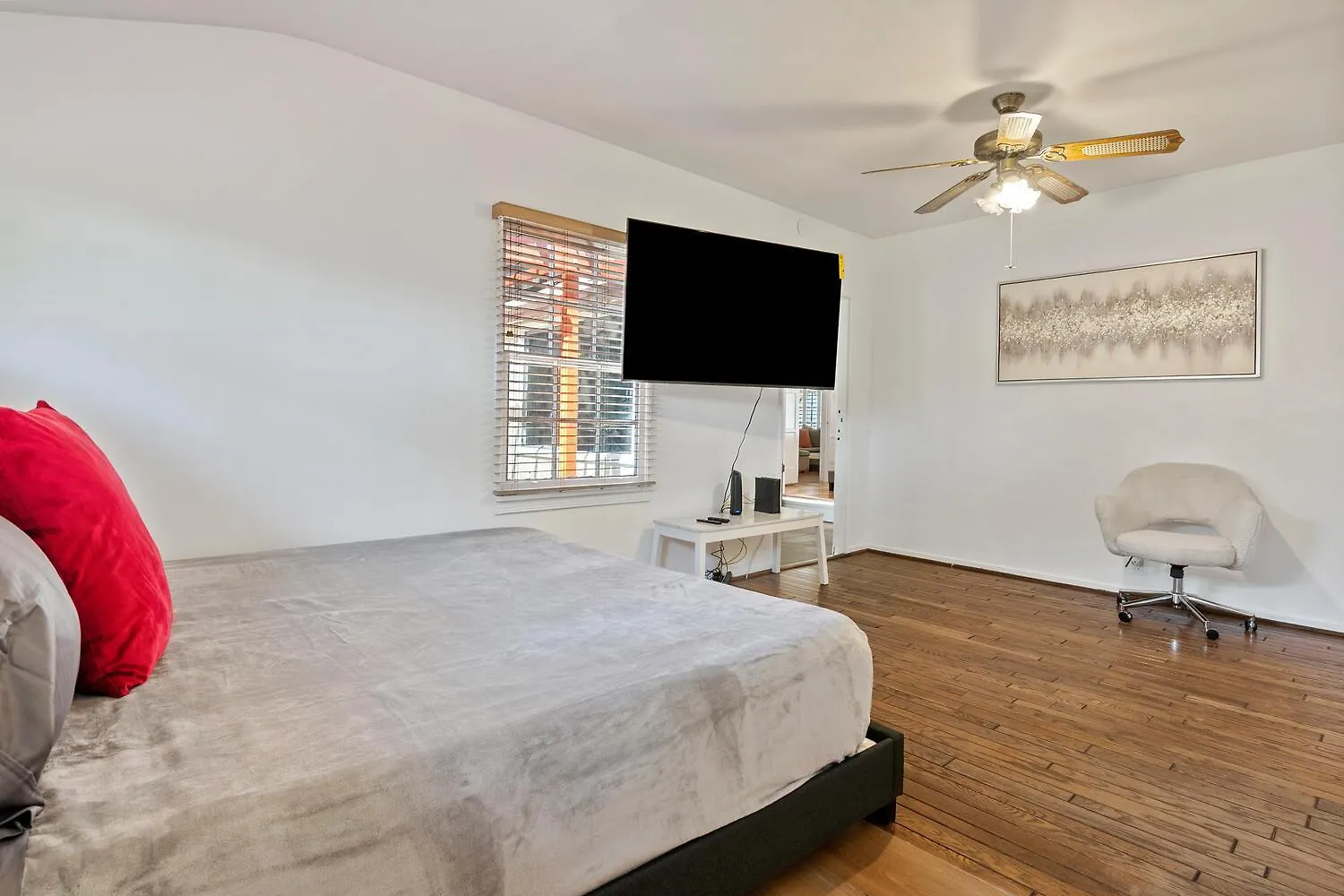 Modern 4Bed 3Bath Villa With Piano Near Universal Studio & Hollywood For 9 Los Angeles